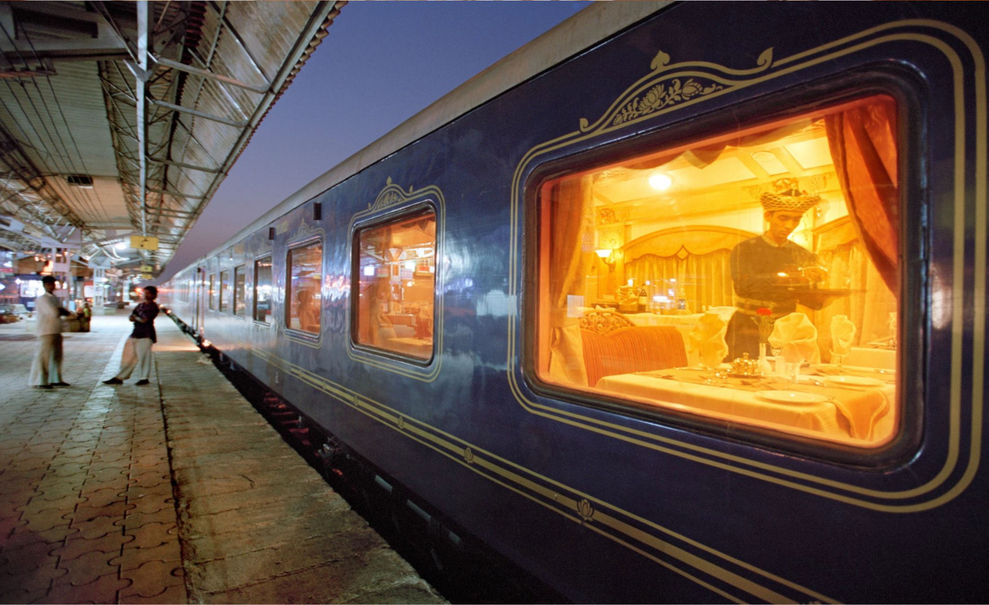 Желтый поезд. Поезд Deccan Odyssey. Deccan Odyssey Luxury Train. Поезд Тадж Махал вагоны. Метро Джайпура поезда.